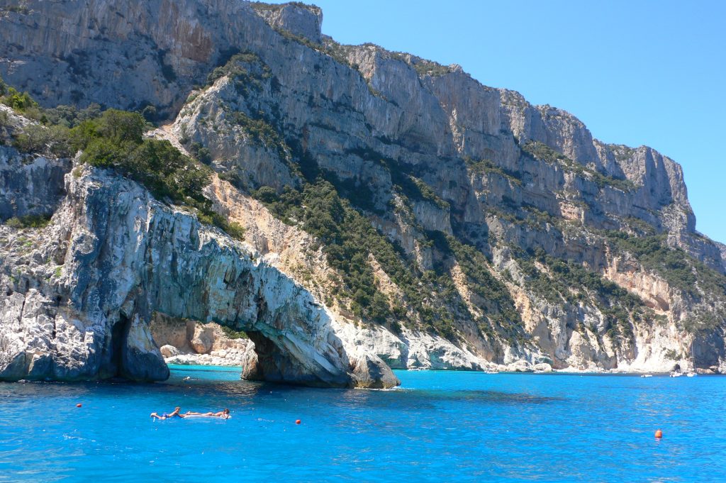 Naturisme en Sardaigne Top 10 Plages et Campings naturistes