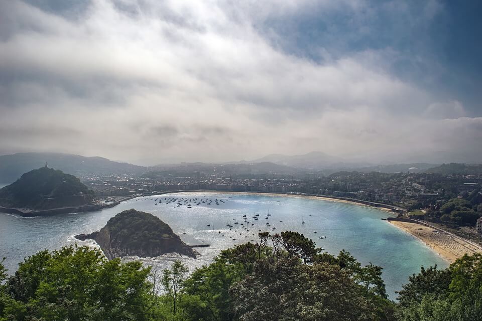 playa de la concha san sebastian plus belles plages d'espagne