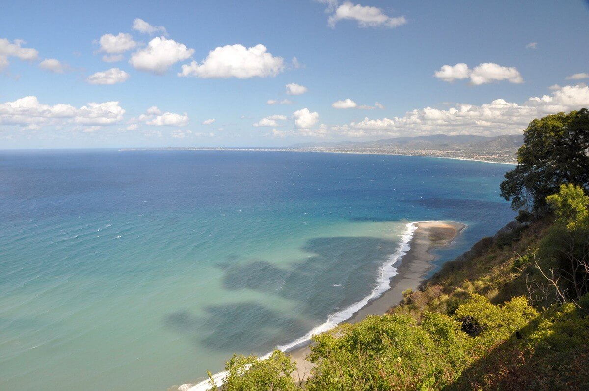 plus belles plages de Sicile langue de sable mer végétation