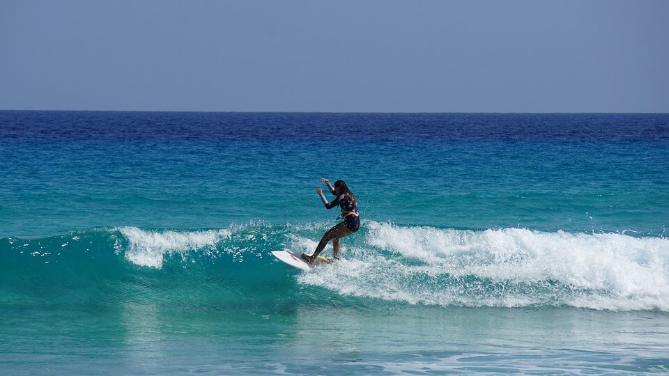 surfeuse surf femme canaries