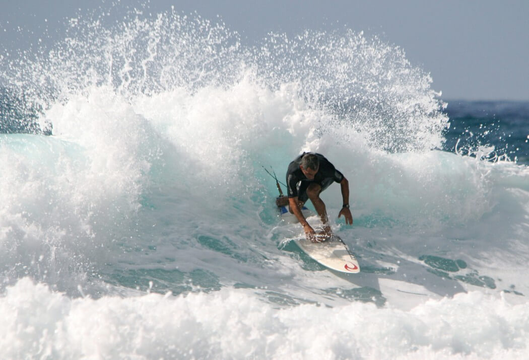 grosse vague surfeur experimenté surf aux canaries