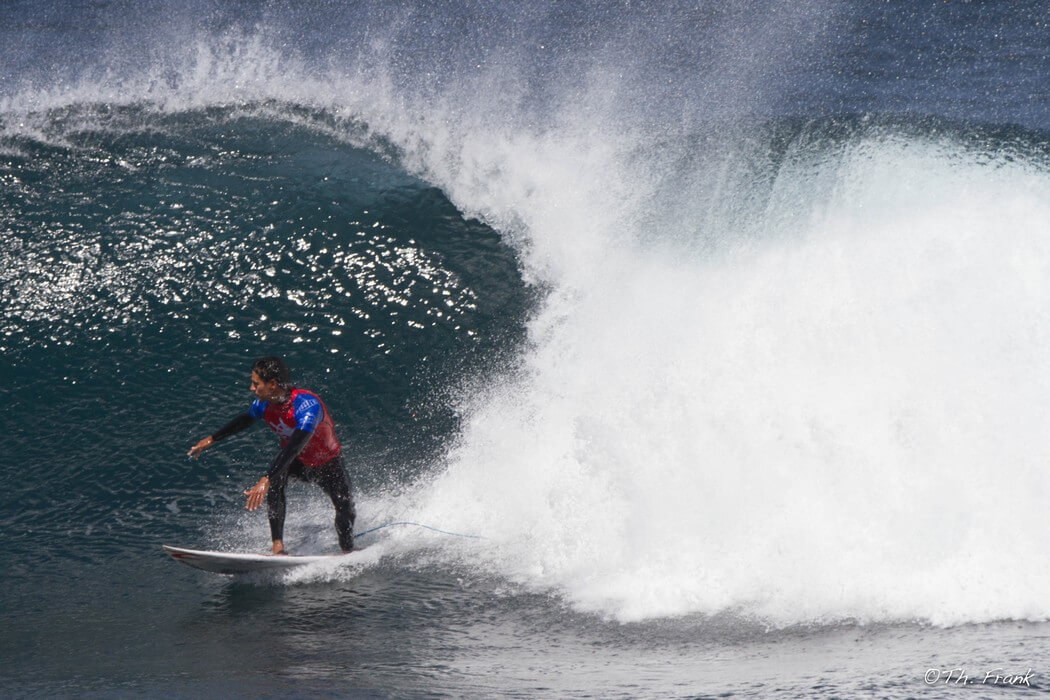 grosse vague canaries surfeur surf aux canaries