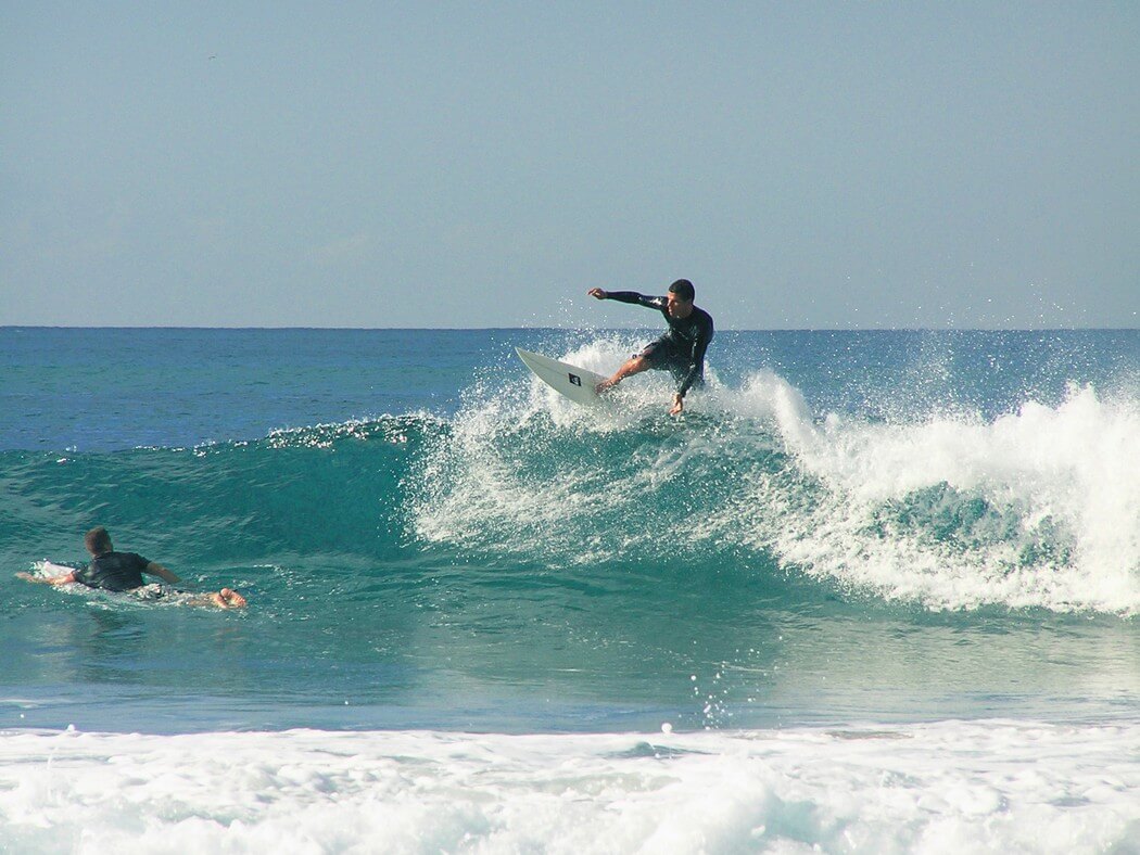 vague surfeur experimenté surf aux canaries