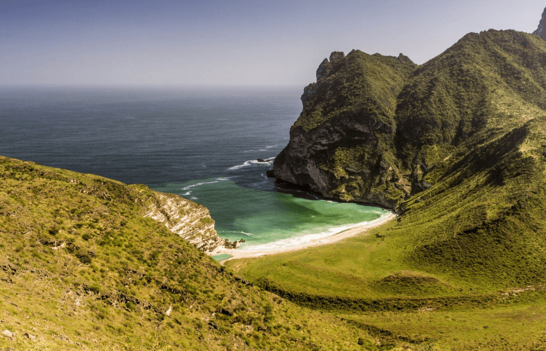 plus belles plages d'oman point de vue montagne verdure