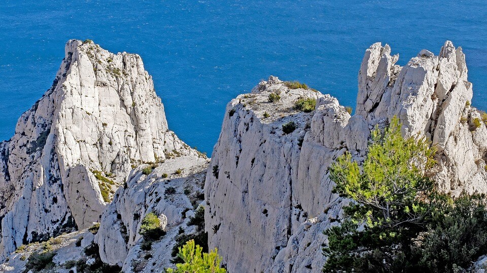 rochers falaises calanque de l'oule où se baigner à marseille