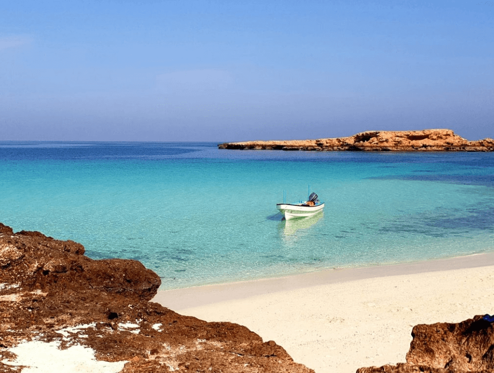 plus belles plages d'oman bateau mer turquoise