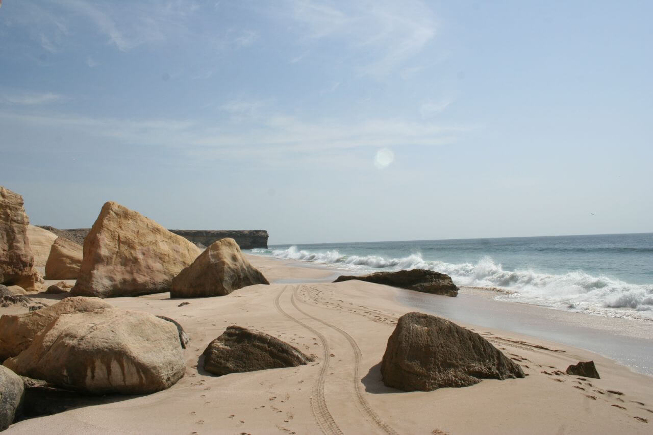 ras al jinz mer plage rochers