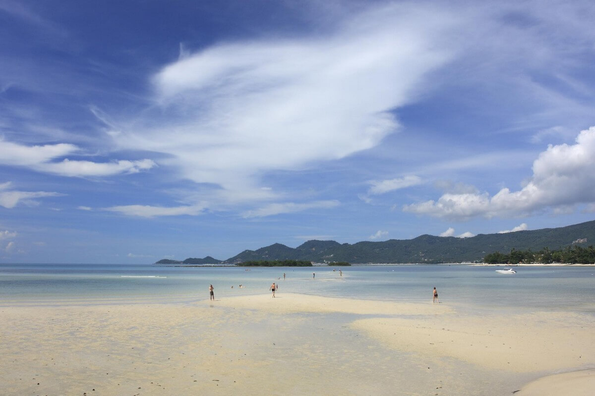 plage de chaweng sable longue etendue plages de koh samui