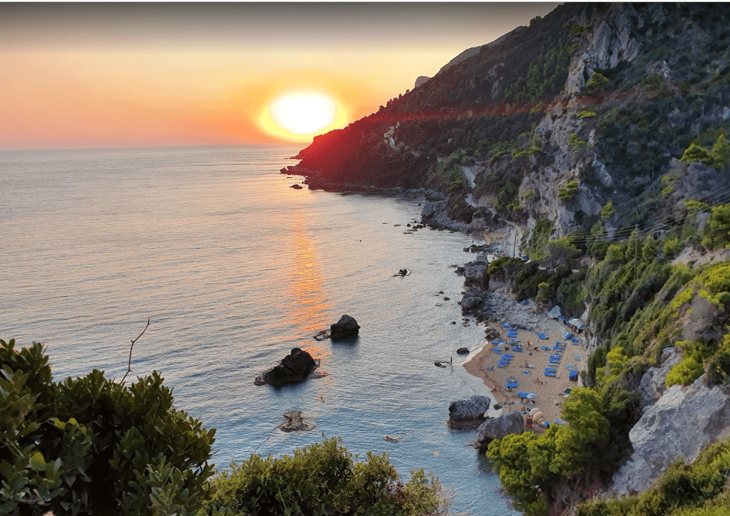 plage de corfou naturiste coucher de soleil naturisme en grèce