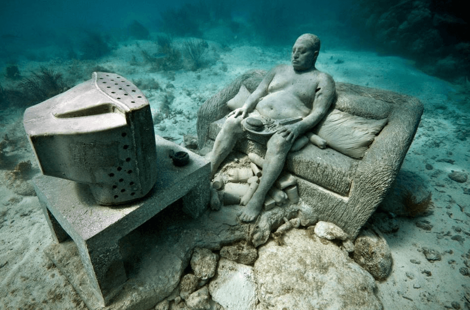 sculpture inertie homme canapé sous matin musée sous-marin de Cancun