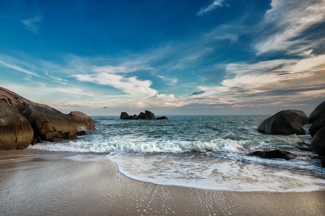 lamai beach rochers vague plages de koh samui