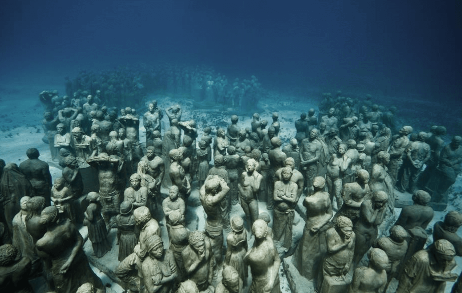 foule statues musée sous-marin de Cancun