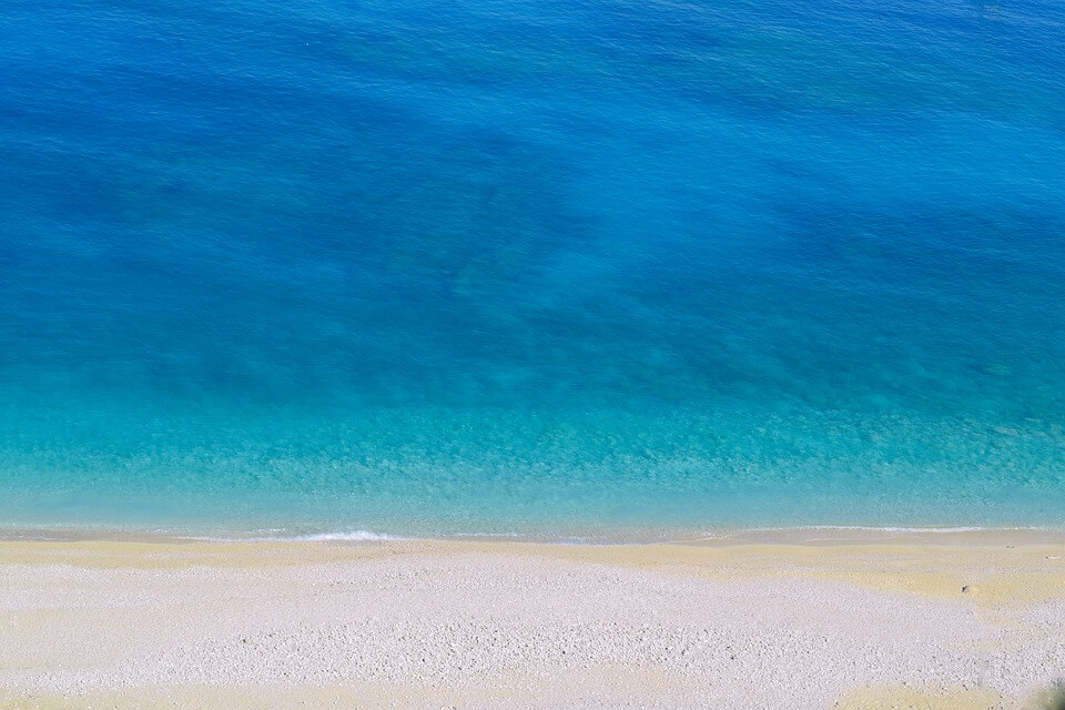 sable mer turquoise grece