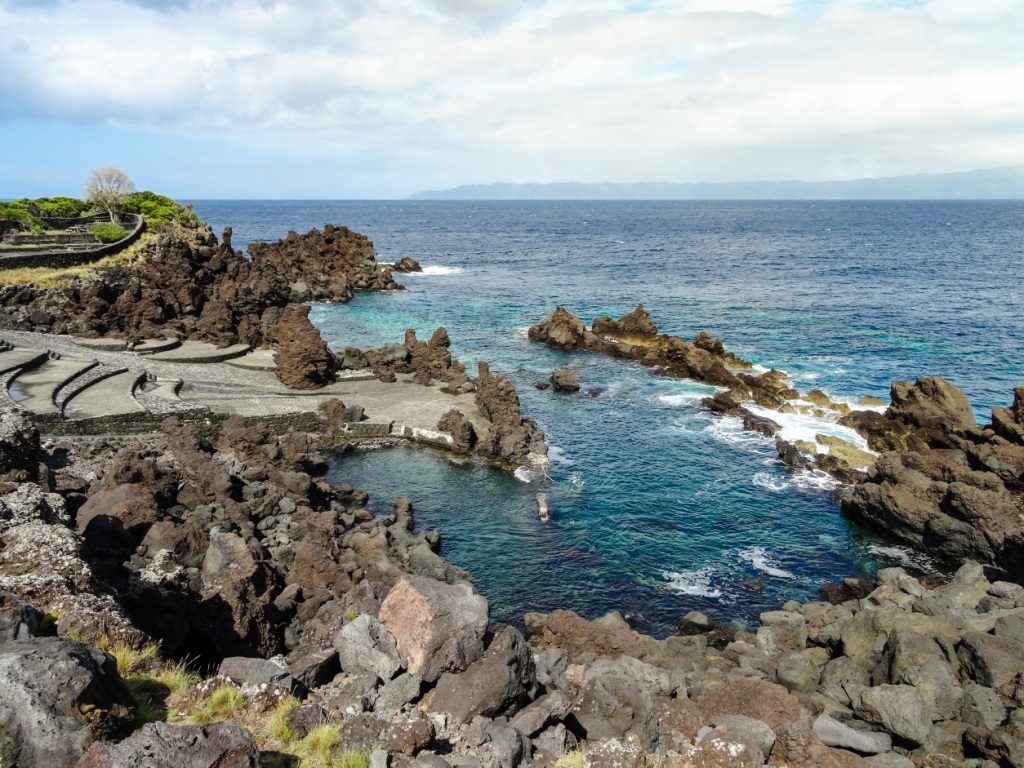 L’île de Pico est un incontournable des Açores plages, pour ses piscines naturelles.
