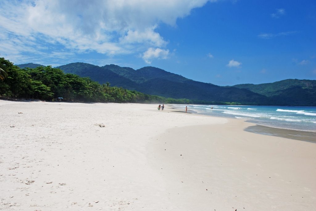 La Praia Lopes Mendes, à l'Ilha Grande, est l’image même de la plage paradisiaque des cartes postales.