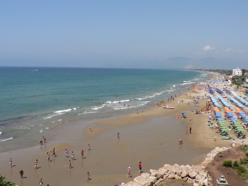 La plage de Sperlonga et ses belles étendues de sable doré ont prisées par les estivants.