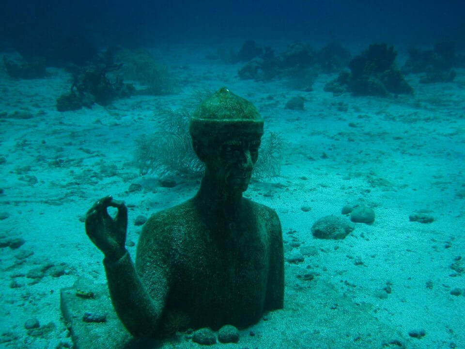 statue commandant cousteau