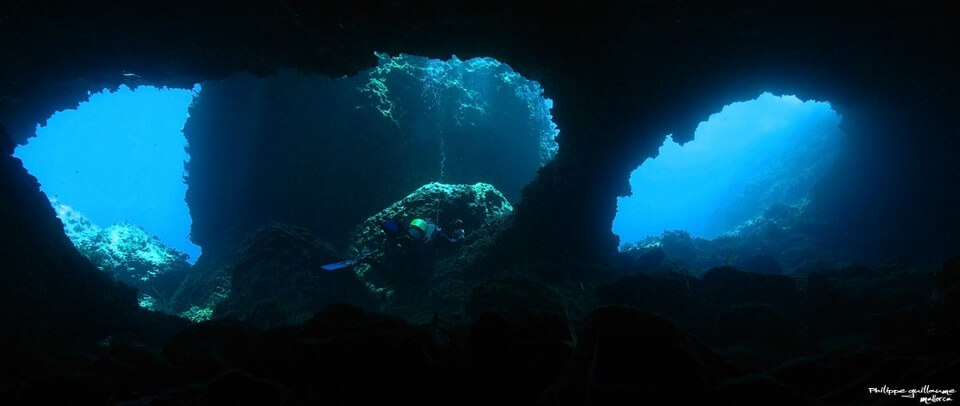 grotte fond marin plongée à Majorque 