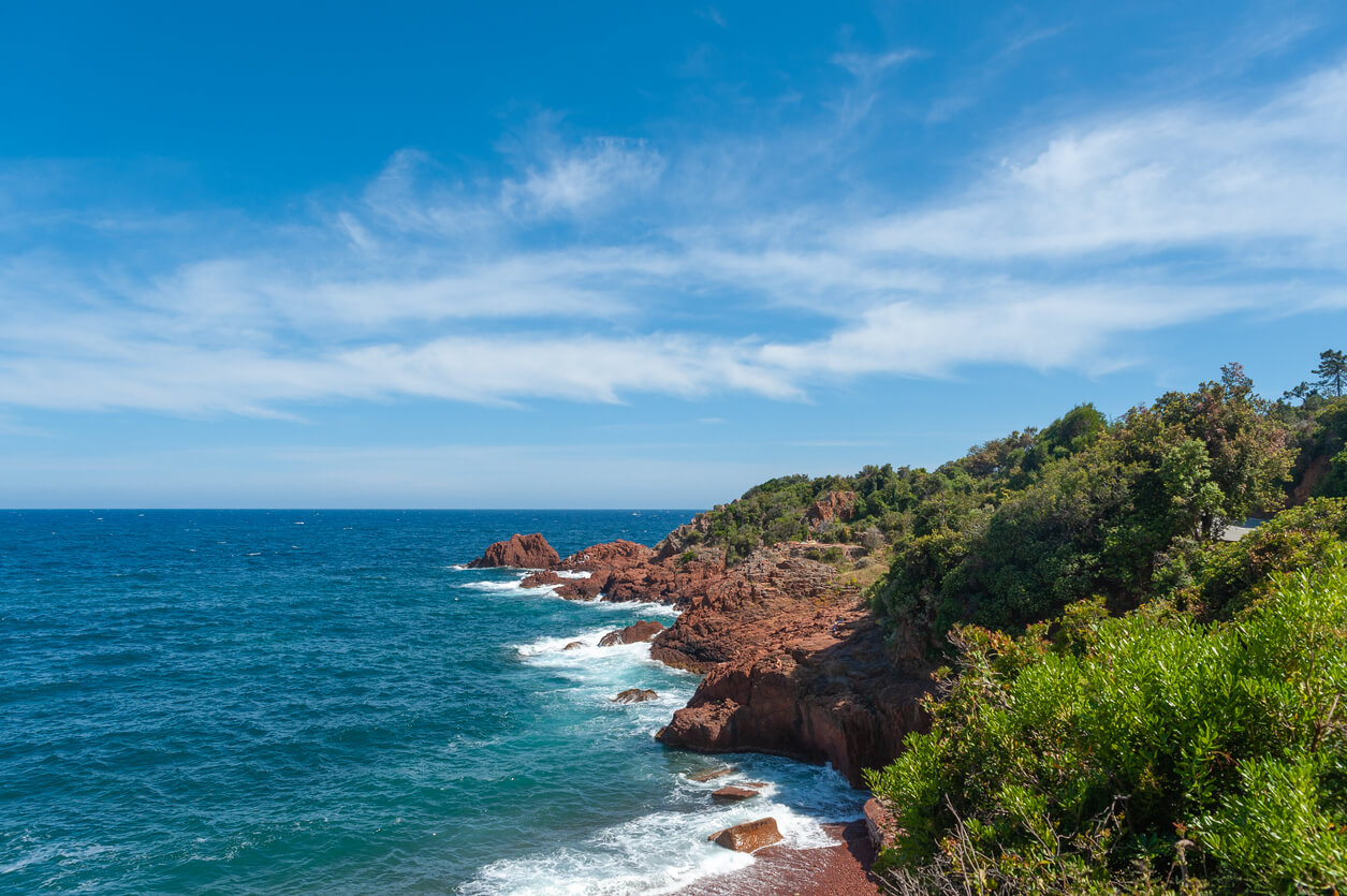 La plage de la pointe de l’Aiguille, Théoule-sur-mer