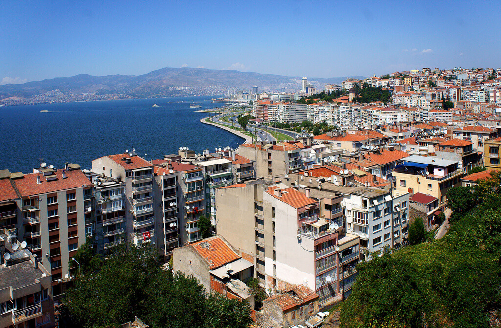 Température de l'eau de la mer à Izmir Aujourd'hui et Prévisions